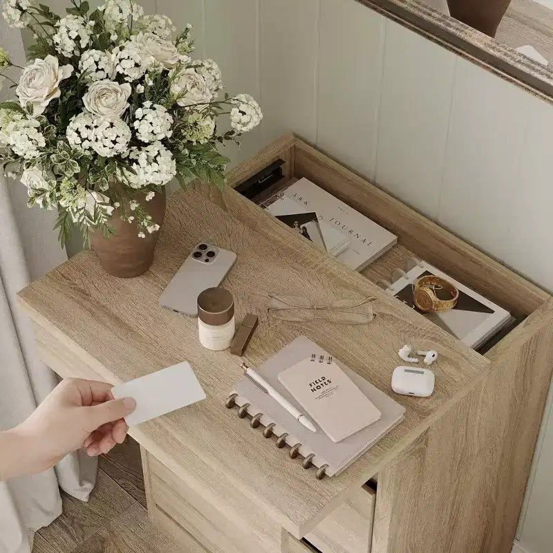 Table de chevet en chêne clair intelligent avec tiroir caché, porte basculante à verrouillage NFC et tiroir inférieur à ouverture par pression, table de chevet