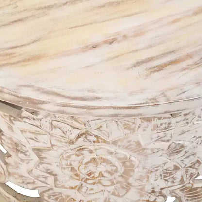 Table basse artisanale en bois de manguier de 33 pouces, finition blanche vieillie sculptée de motifs floraux