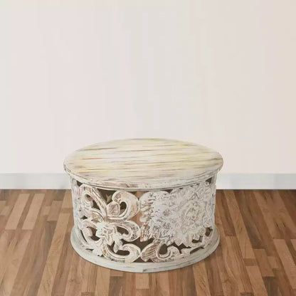 Table basse artisanale en bois de manguier de 33 pouces, finition blanche vieillie sculptée de motifs floraux