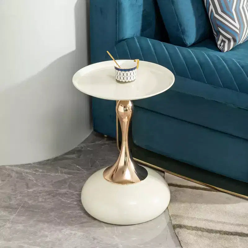 Table d'appoint ronde moderne peu encombrante avec plateau et cadre en métal, table de canapé d'appoint