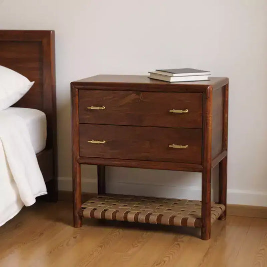 Table de chevet en bois massif brun de 32" avec deux tiroirs et une étagère en cuir