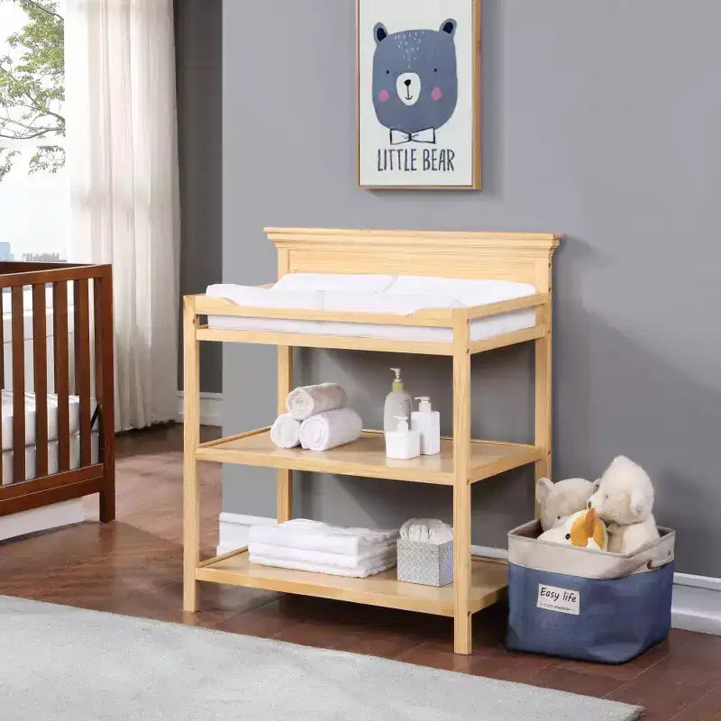 Table à langer universelle avec étagères ouvertes, finition non toxique et design transitoire pour chambre de bébé